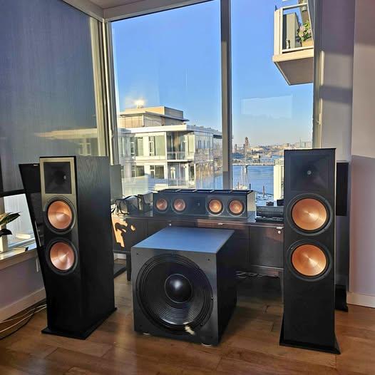 Klipsch Rf-7iii/ PSA S2112m 21" Sub/ Klipsch rc-64iii/ Epson 5040ub