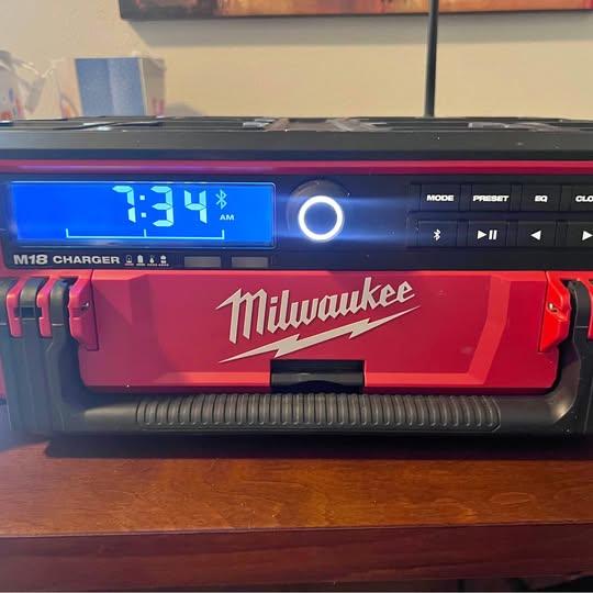 Milwaukee Packout raido