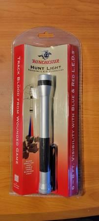 Winchester Hunt Light Tracking L.E.D. Flash Light