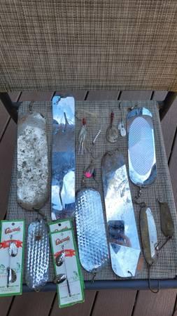Vintage Fishing Tackle Box Full of LURES, FLASHERS, HOOKS, SWIVELS, SP