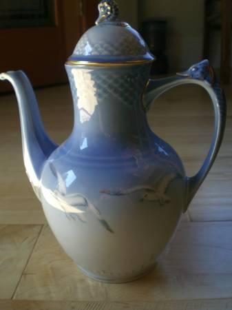 Bing and Grondahl Seagull and Gold coffee server