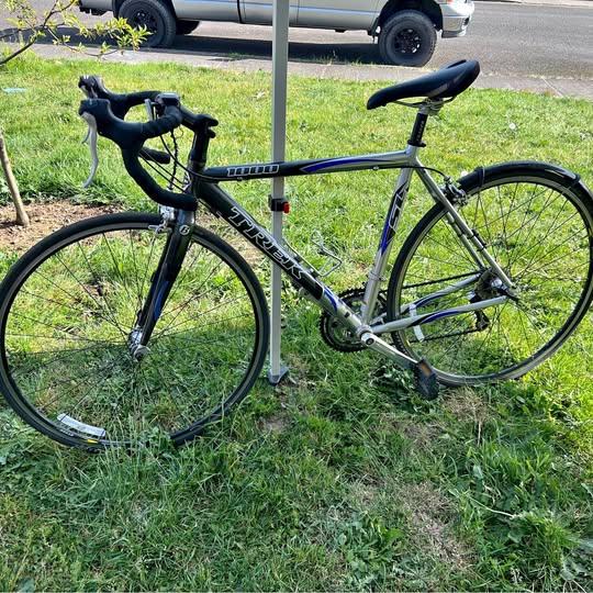 2005 Trek 1000 (size 54) Road Bike