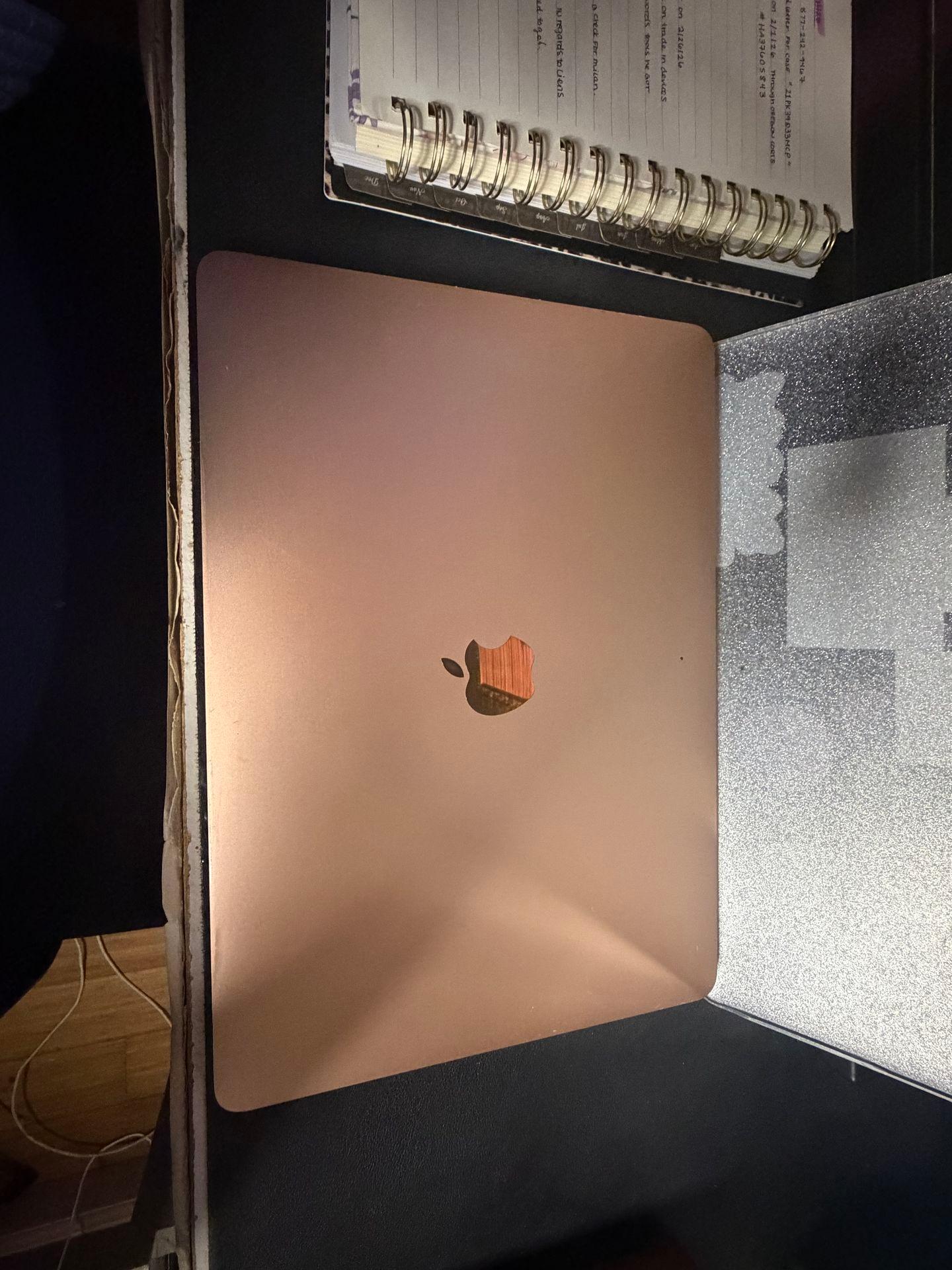MacBook Air 13” Retina 2018 – Works Great