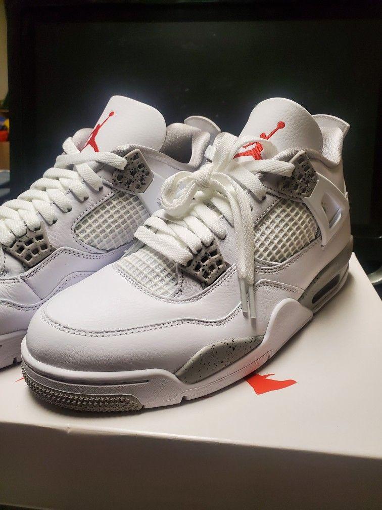 Jordan 4 Retro.