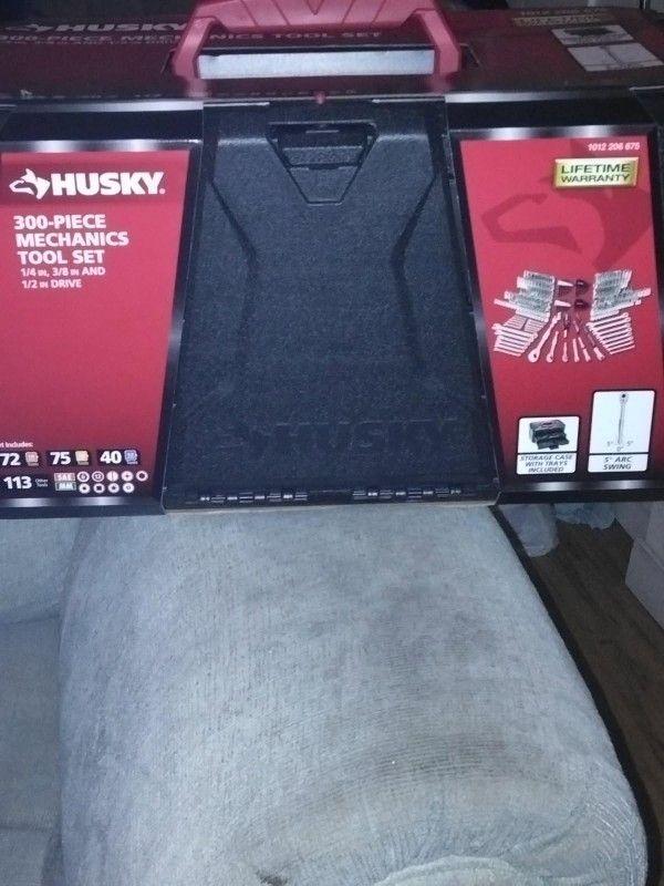 Husky 300 Piece Tool Box
